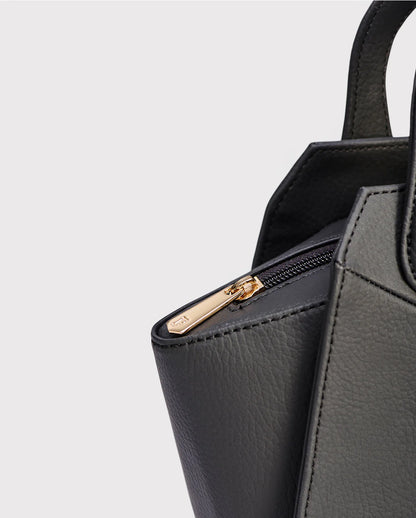 Croma Black